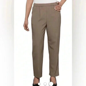 Briggs New York  women’s petite ‎ pull on comfortable dress pants Sz 8